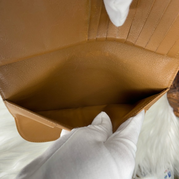 (MT49) Authentic Pre-Loved Louis Vuitton Mahina Portefeuille Amelia Wallet - Picture 11 of 16